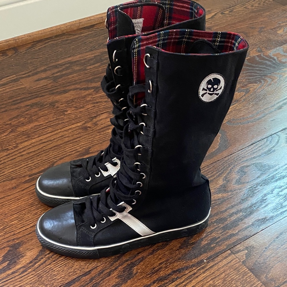 Vintage T.U.K Black Lace-Up knee high Sneakers with Skulls 2006
